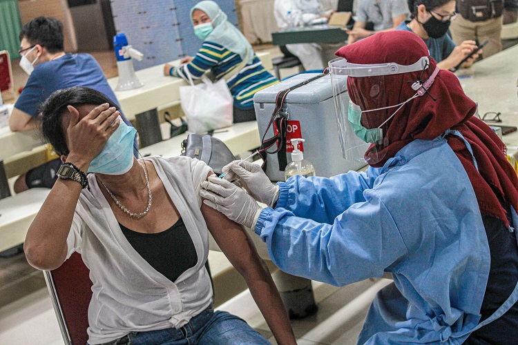 Countering the information void to beat COVID-19